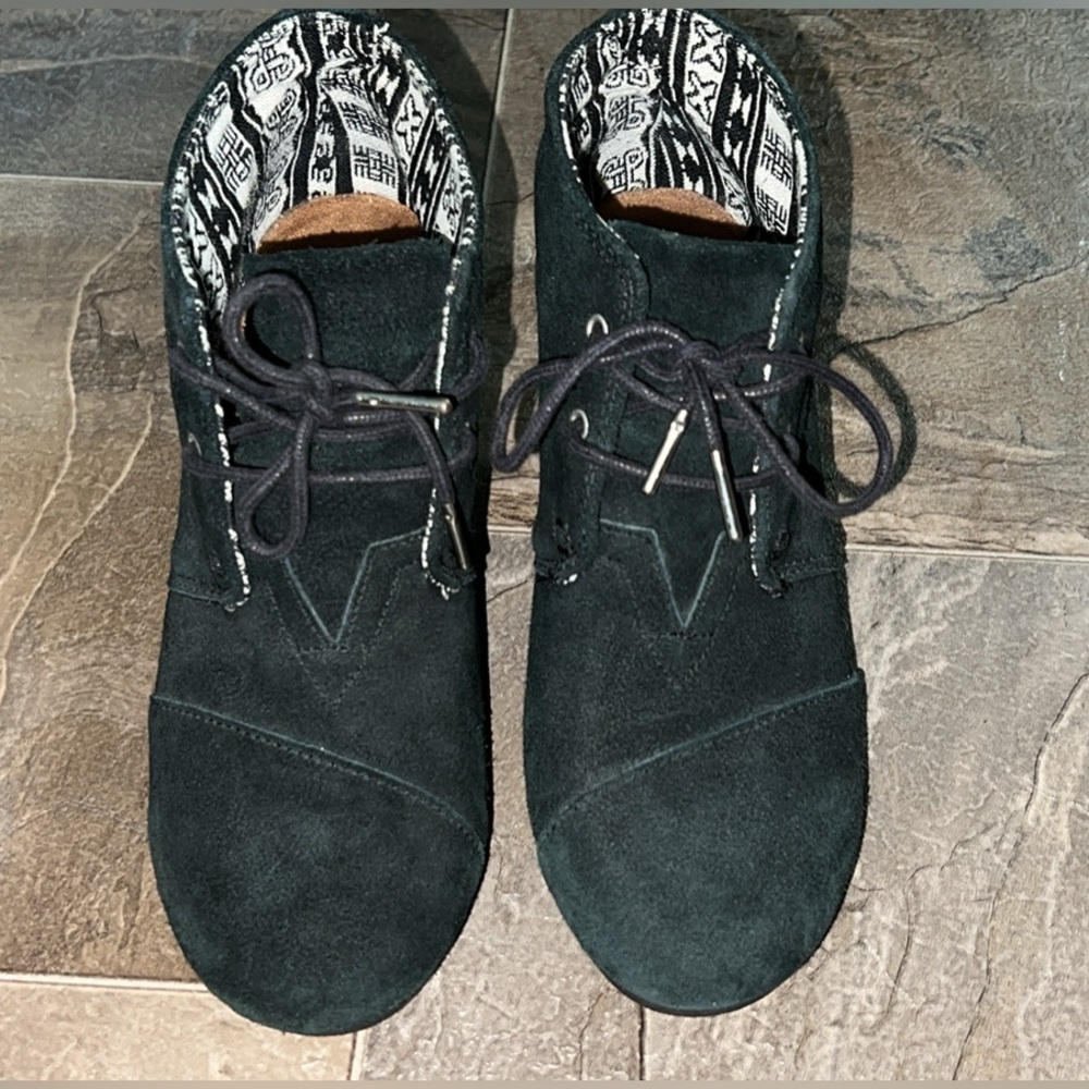 Tom’s wedge bootie